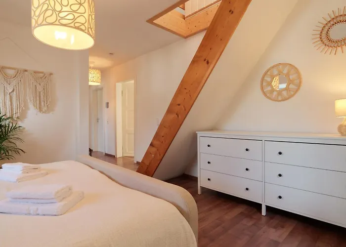 Bg Living & Hosting - Gemuetliche Mosel-ferienwohnung Fuer Familien & Weinliebhaber In Lage - 3 Schlafzimmer, Bis 7 Personen, Parkplatz & Waschmaschine